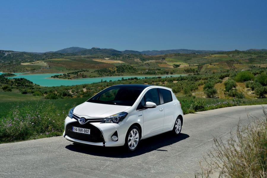  Toyota Yaris Hybrid 2014 года  (фото 15 из 29)